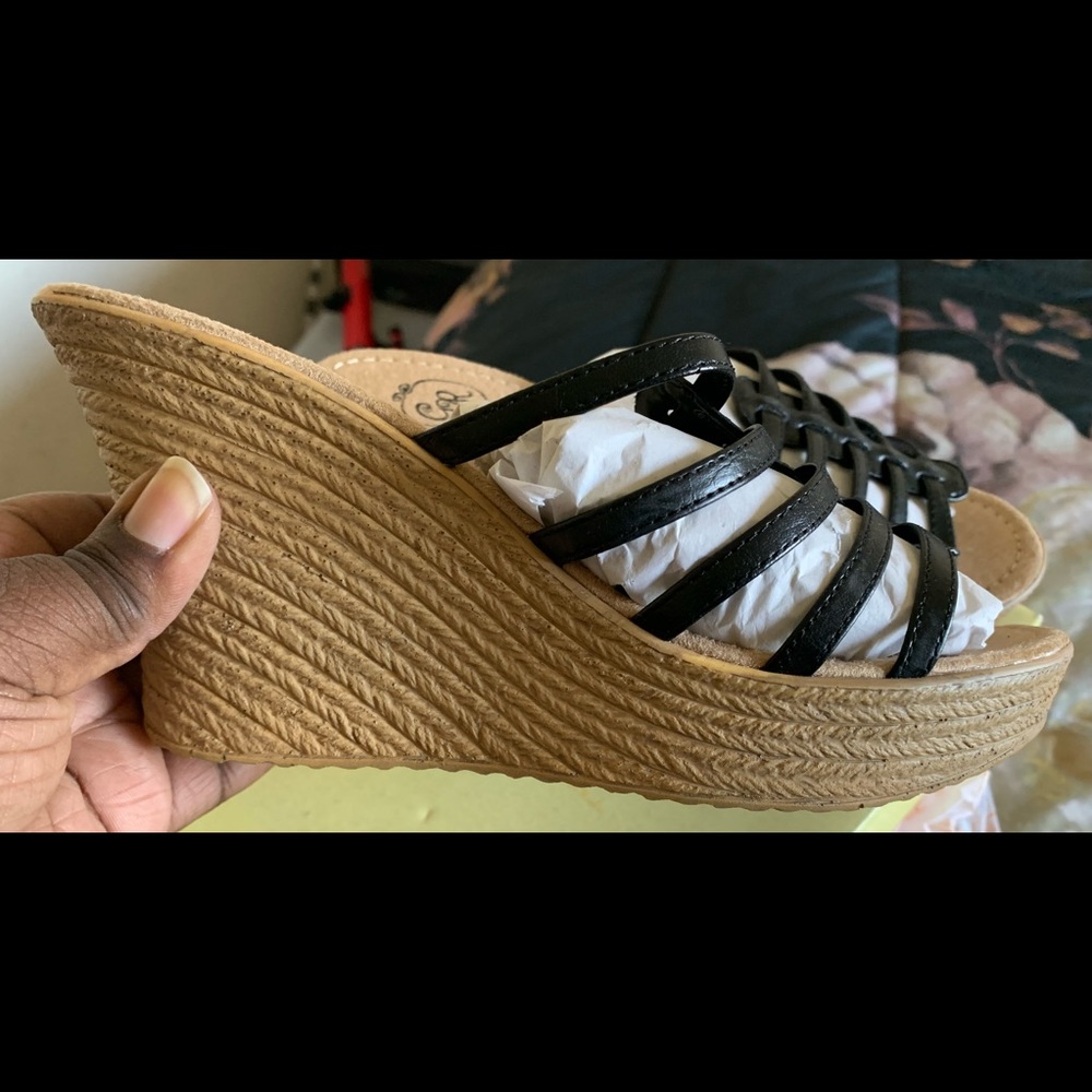 Novelly Sandal Size 9